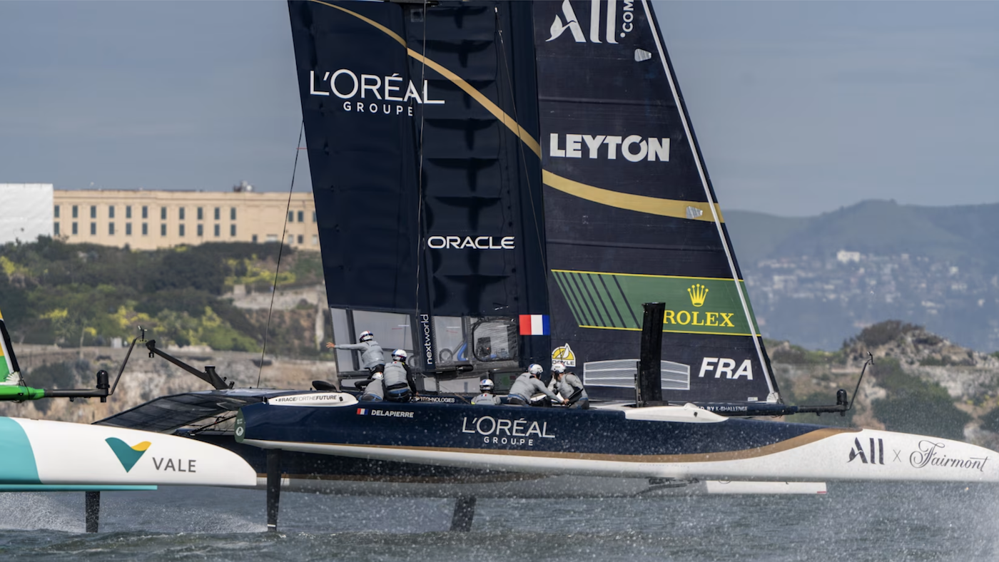 Bateau SailGP avec foils illustrant l'exploration